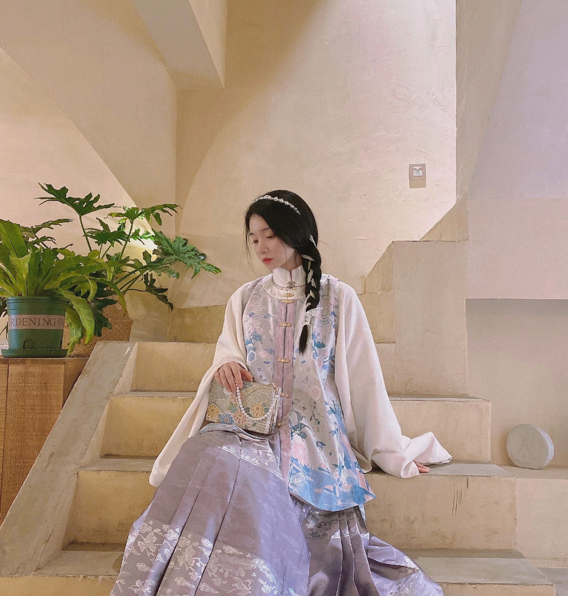 冬日汉服如何穿出"时尚感"?搭配这几个单品,美得优雅有气质